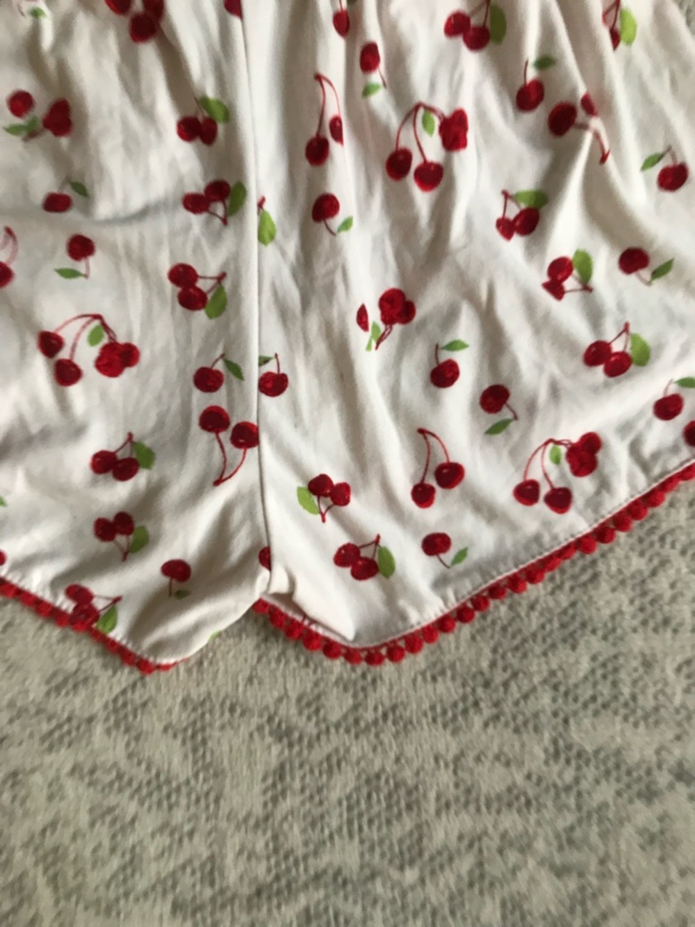 Rue21 White Cherry Print Women's mini dolphin Shorts with crochet Red Trim S - Picture 14 of 15